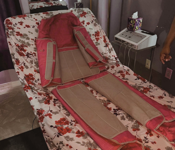 Pressotherapy compression suit prepared for treatment at Heat and Wellness Spa in Ripley, MS, designed to improve circulation, support lymphatic drainage, reduce water retention, and promote full-body recovery.